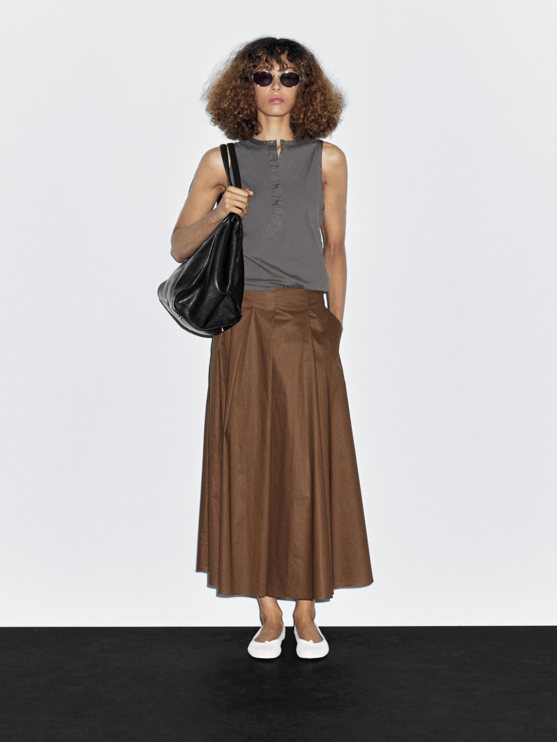 Top with contrast trim detail Product Image