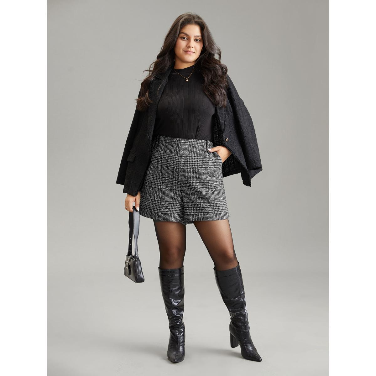 Plus Size Gingham Brushed Pocket Elastic Waist Shorts Women Black Office Lined Work Shorts BloomChic 30/6X Product Image