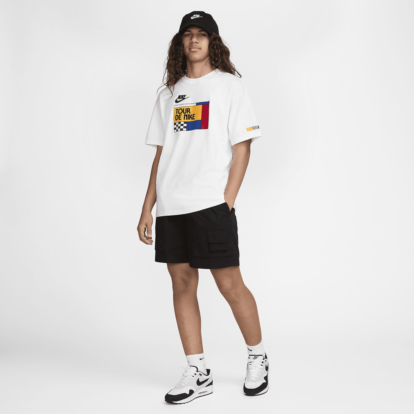 Nike Sportswear Men's T-Shirt Product Image