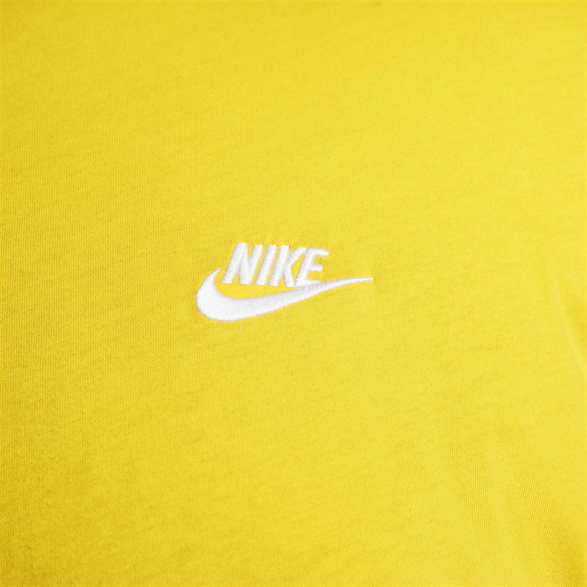 Nike Sportswear Club T-Shirt Product Image