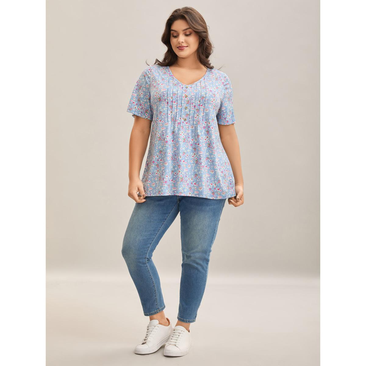 Plus Size Floral Print Plicated Detail T-Shirt LightBlue Women Casual Tucked seam Natural Flowers V-neck Everyday-Casual T-shirts BloomChic 30/6X Product Image