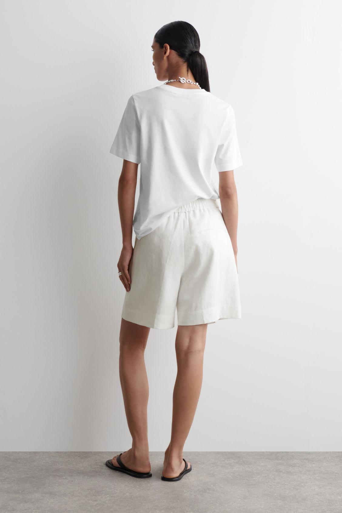 TAILORED ELASTICATED LINEN SHORTS Product Image