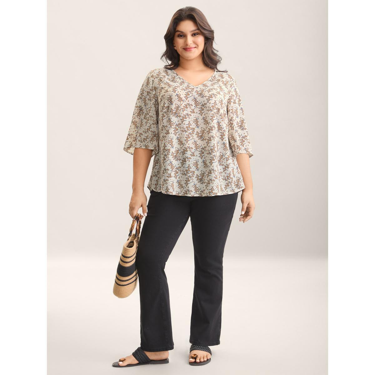 Plus Size WhiteSmoke Floral Print Curvy Hem V-Neck Shirt Women Resort Elbow-length sleeve V-neck Vacation Blouses BloomChic 28/5X Product Image