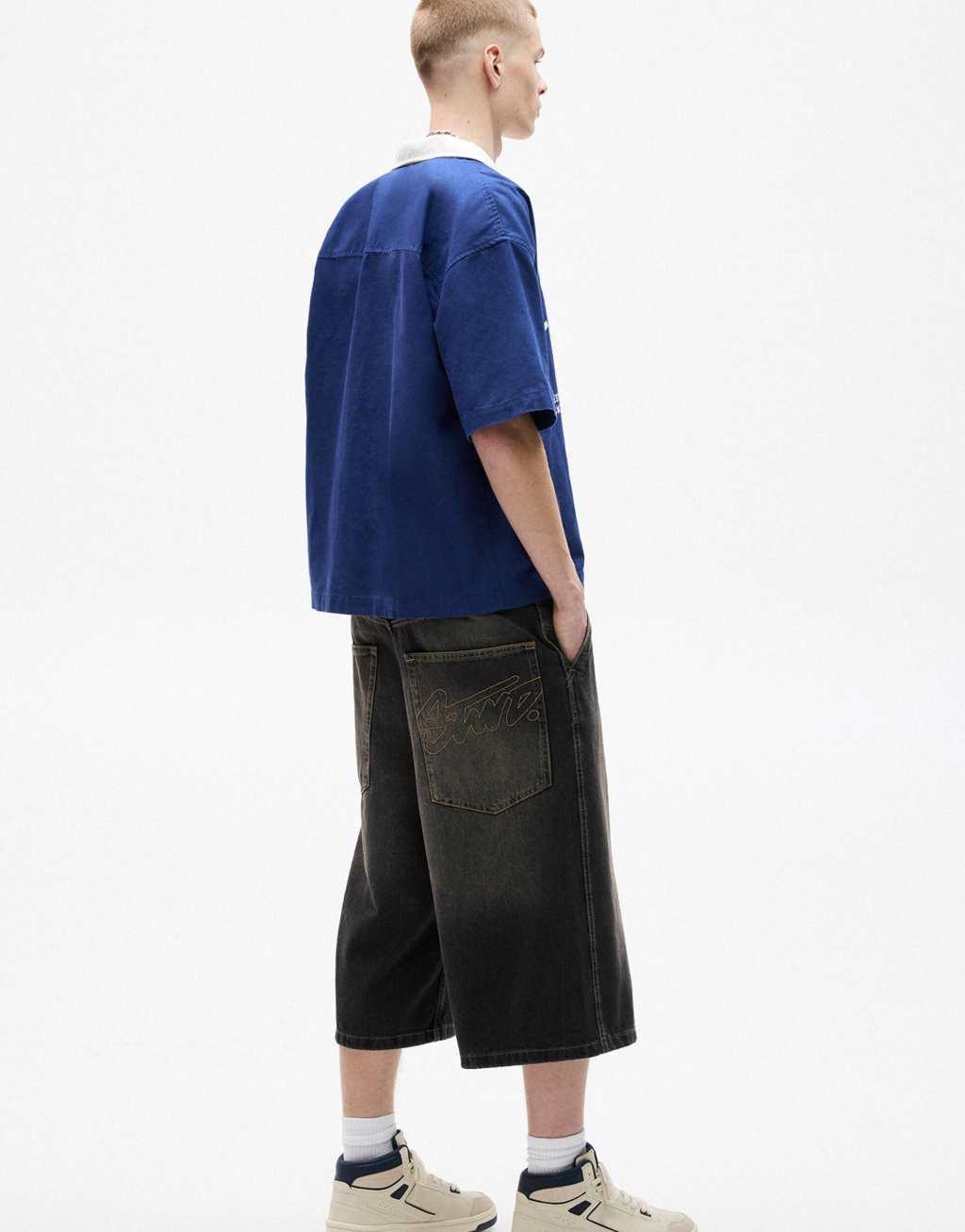 Pull&Bear super baggy denim shorts in black Product Image