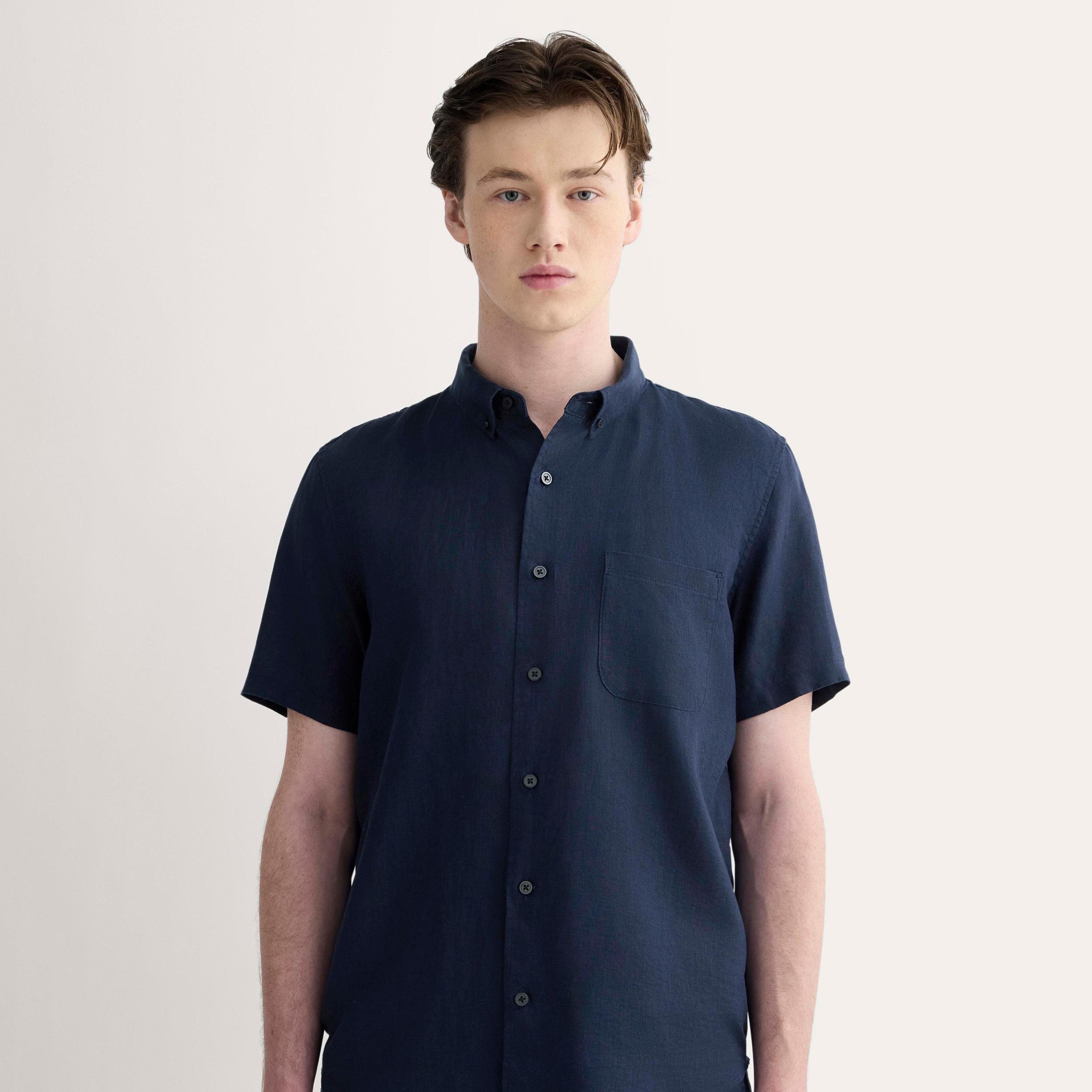 The Classic Short-Sleeve Shirt in Linen Product Image