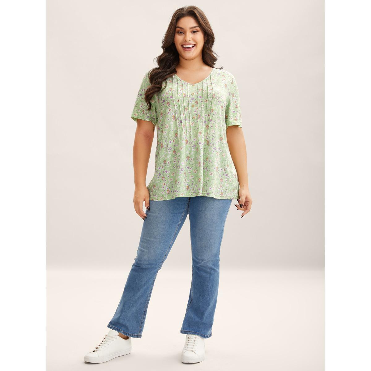 Plus Size Floral Print Plicated Detail T-Shirt LightGreen Women Casual Tucked seam Natural Flowers V-neck Everyday-Casual T-shirts BloomChic 10/M Product Image
