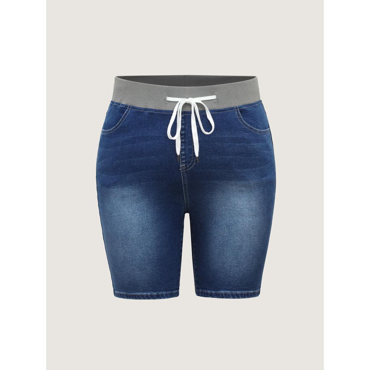 Plus Size Pull-On Drawstring Skinny-Fit Denim Shorts Women Midblue High stretch Everyday-Casual Slanted pocket Denim Shorts BloomChic 22/3X Product Image