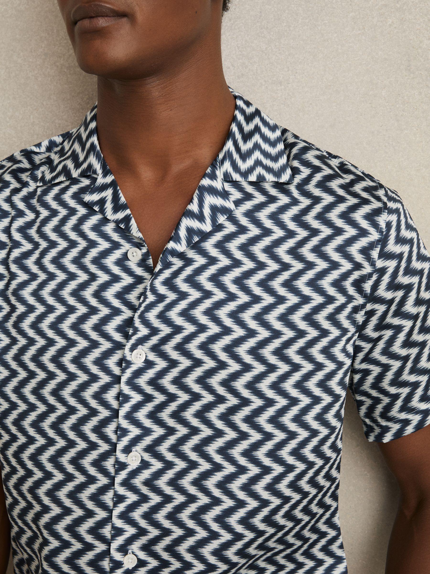 Zig-Zag Print Cuban-Collar Shirt in Navy Product Image