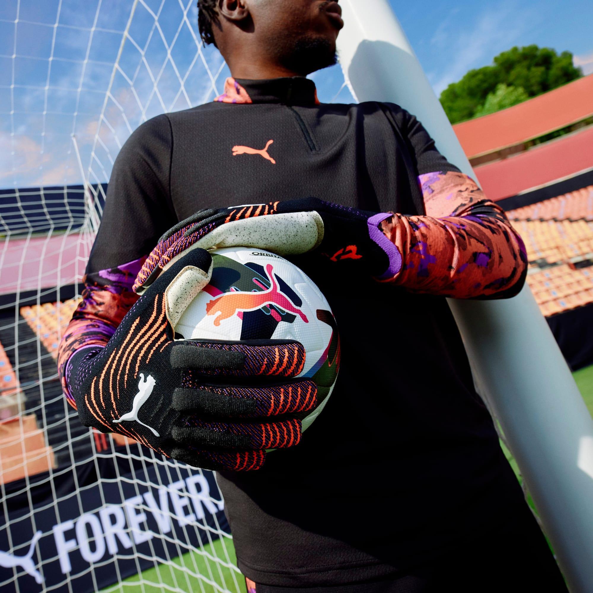 FUTURE Ultimate NC Soccer Goalkeeper Gloves Product Image