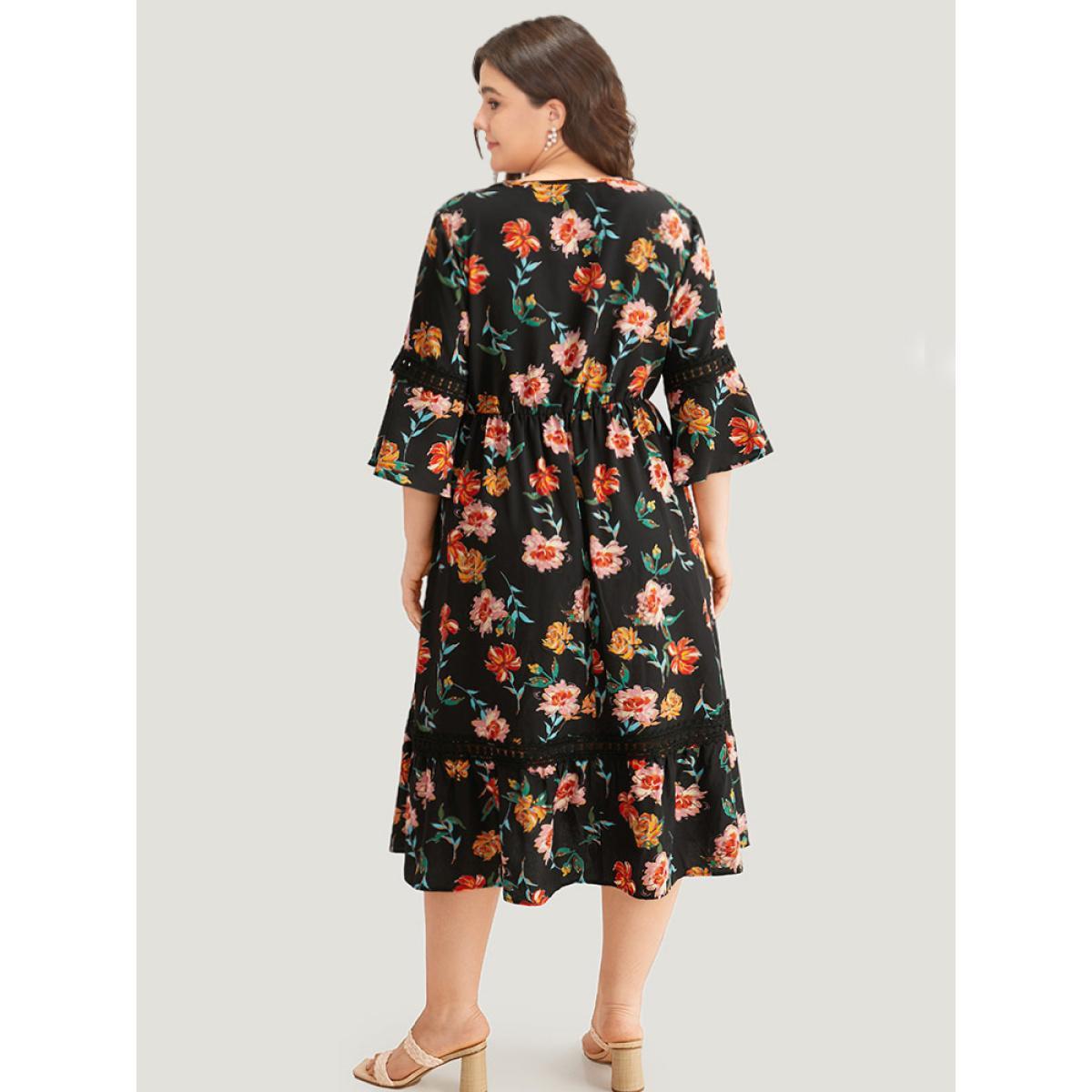 Plus Size Floral Bell Sleeve Pocket Lace Panel Dress Black Women Vacation Printed V-neck Elbow-length sleeve Curvy Midi Dress BloomChic 28/5X Product Image