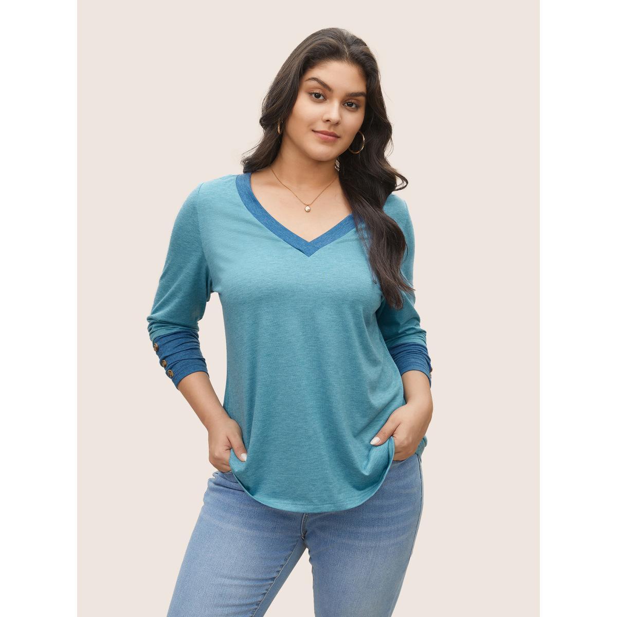 Plus Size Contrast Patchwork Button Detail T-shirt LightBlue Women Casual Contrast Plain V-neck Everyday T-shirts BloomChic 12/L Product Image