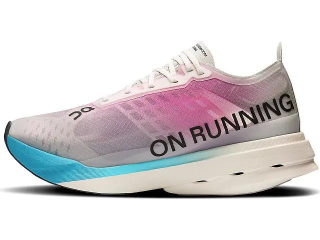 Women's | On Cloudboom Strike Product Image