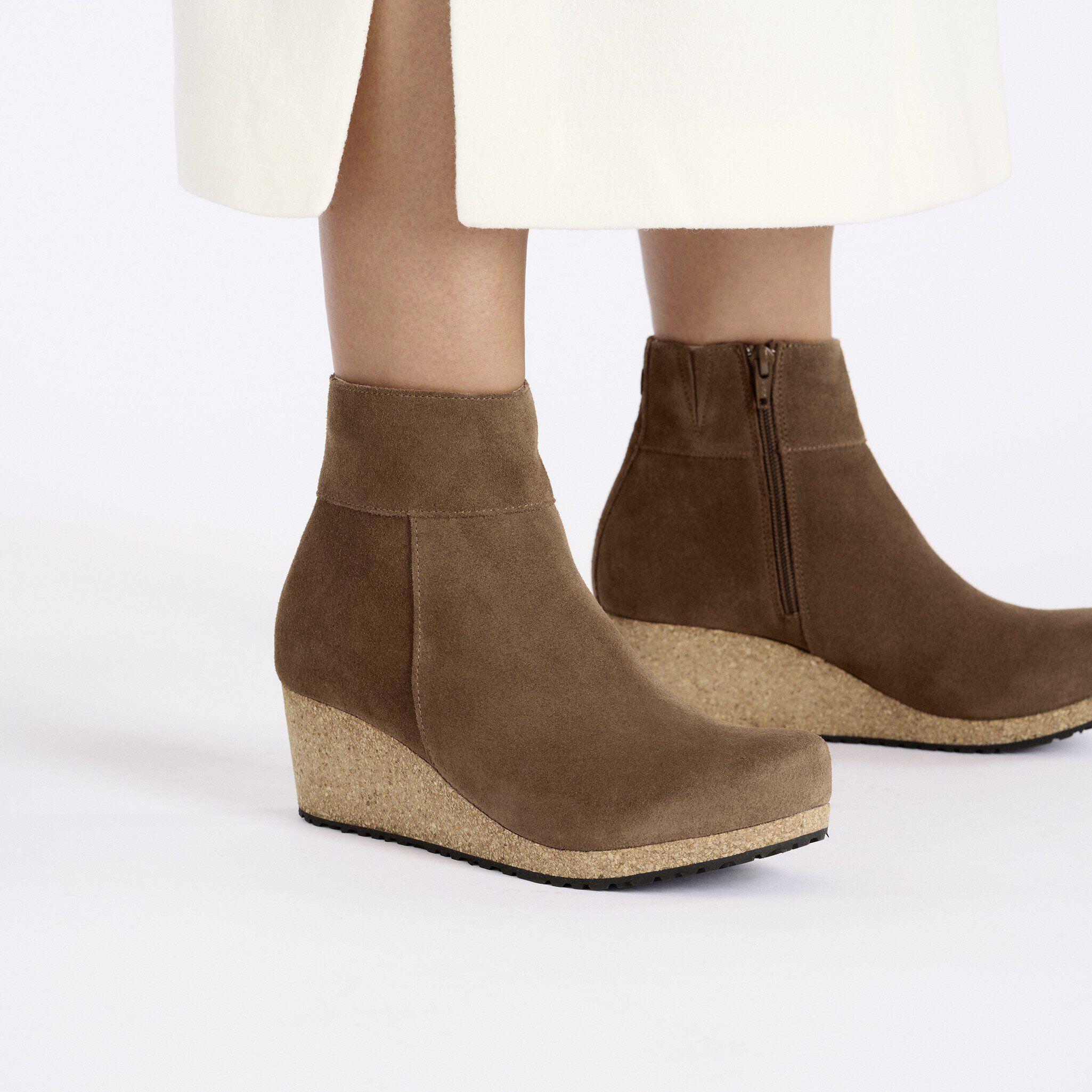 Ebba Suede Leather Product Image
