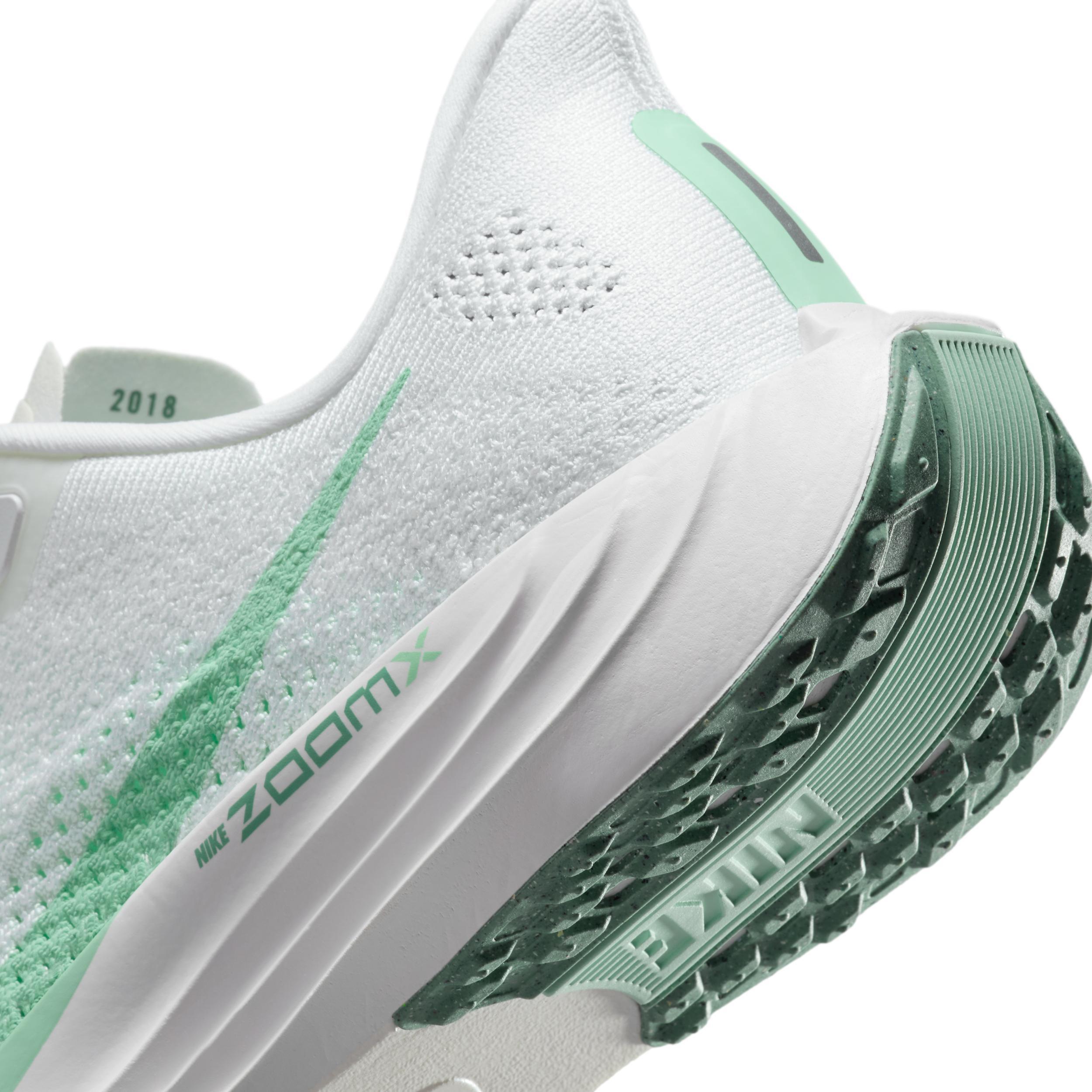 Nike Women's Pegasus Plus Road Running Shoes Product Image