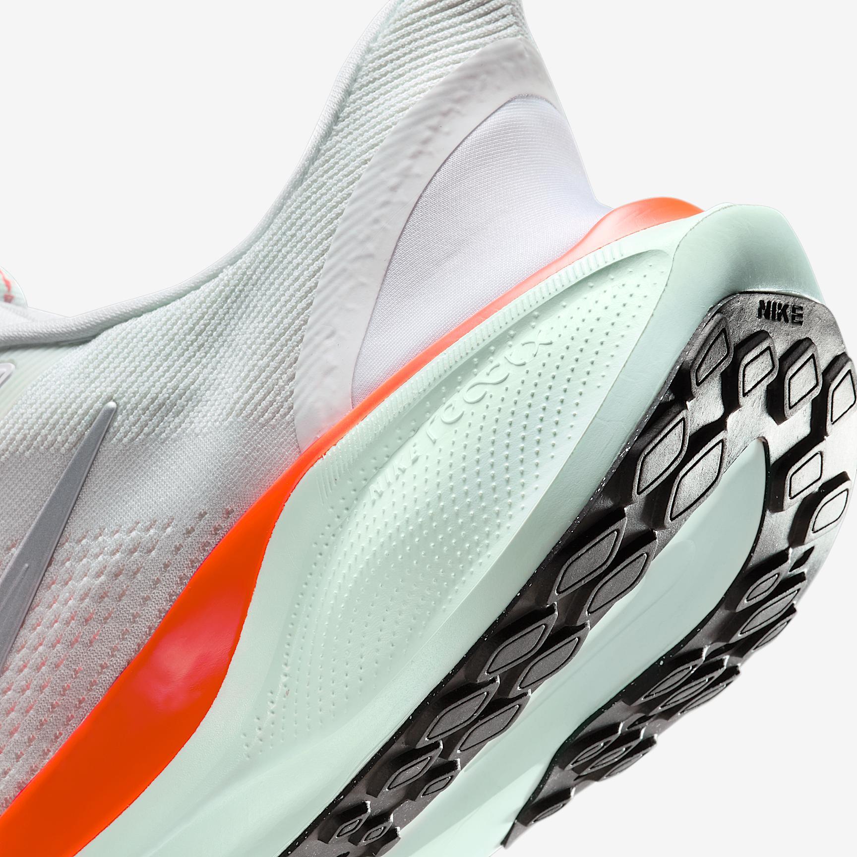 Nike Men's Pegasus EasyOn Road Running Shoes Product Image