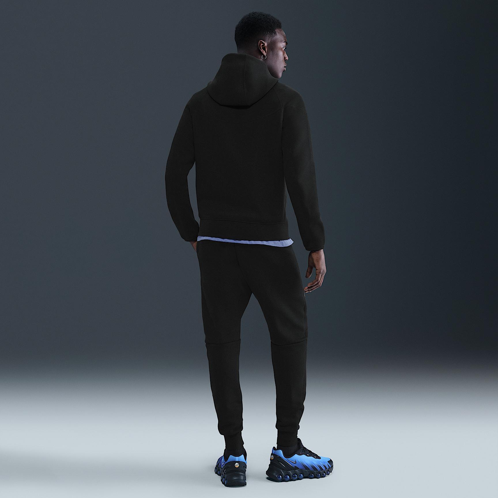 Chelsea FC Tech Men's Nike Total 90 Soccer Fleece Joggers Product Image