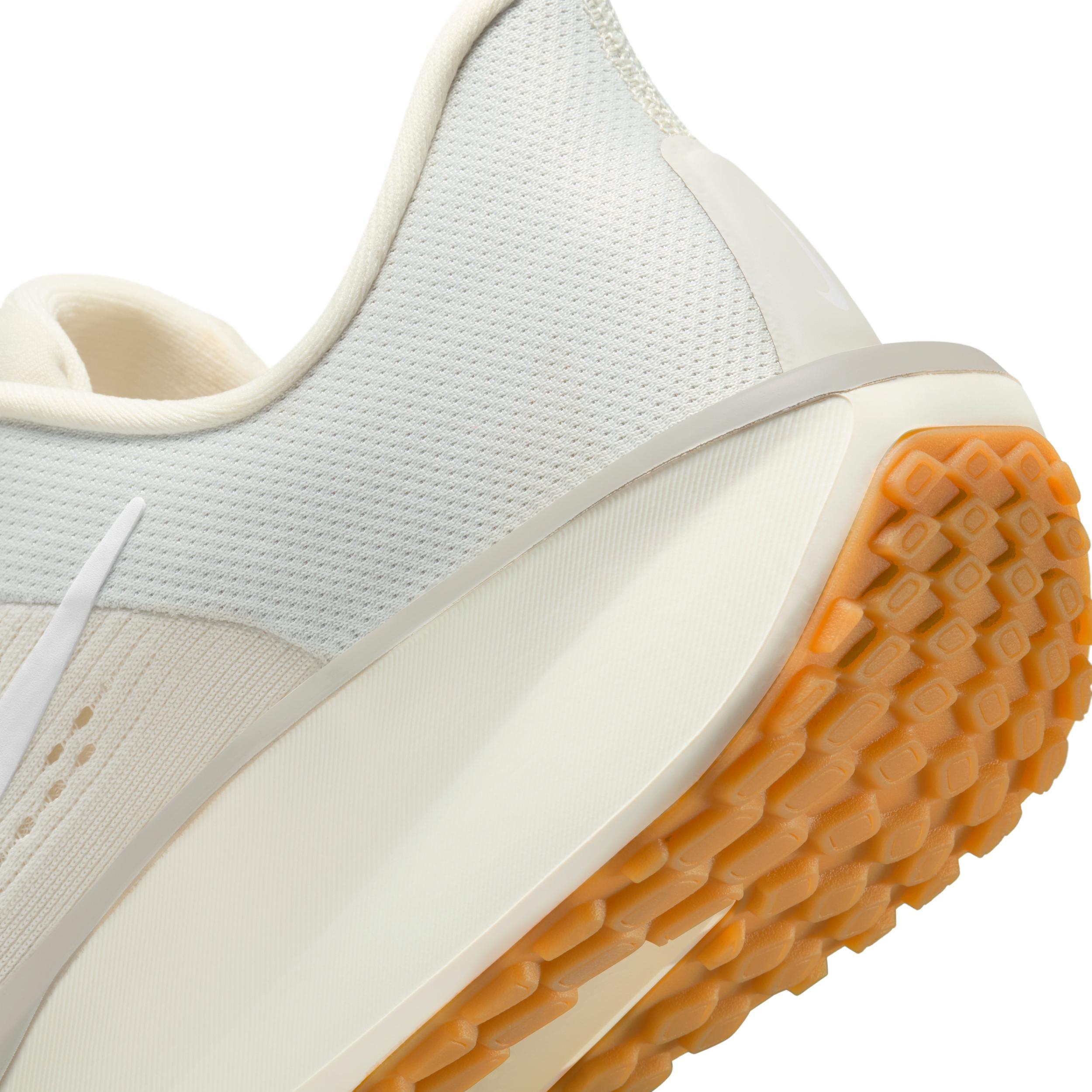Nike Women's Quest 6 Road Running Shoes Product Image