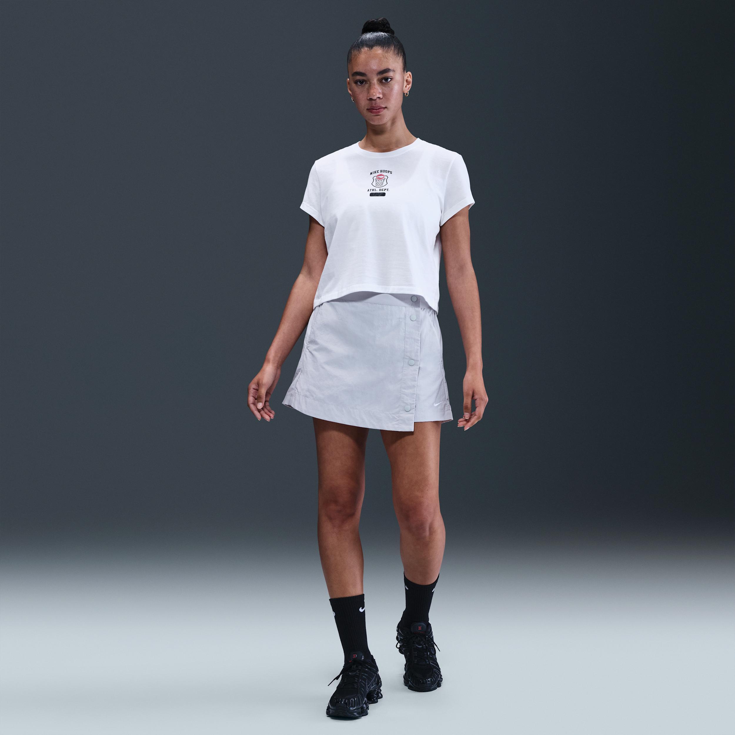 Nike Club Women's Cropped T-Shirt Product Image