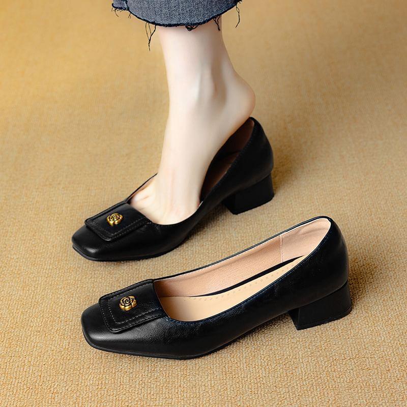Chunky Heel Square Toe Plain Flower Accent Faux Leather Pumps Product Image