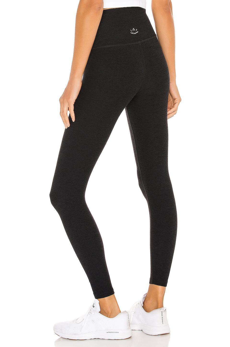 Womens At Your Leisure High-Waisted Cropped Leggings Product Image