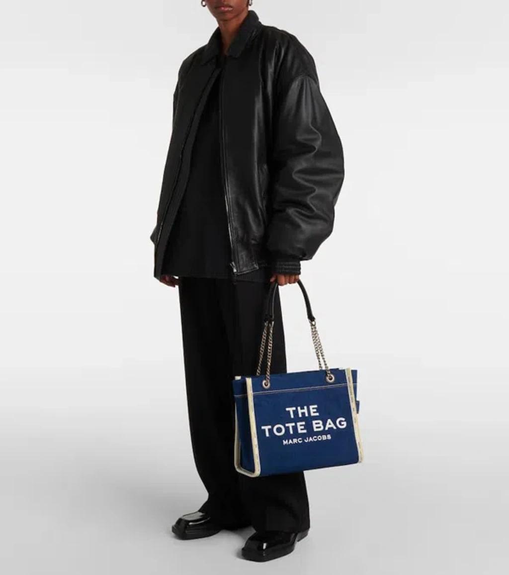 MARC JACOBS The Medium Tote In Blue Denim With Embroidered Logo In Dark Wash Product Image