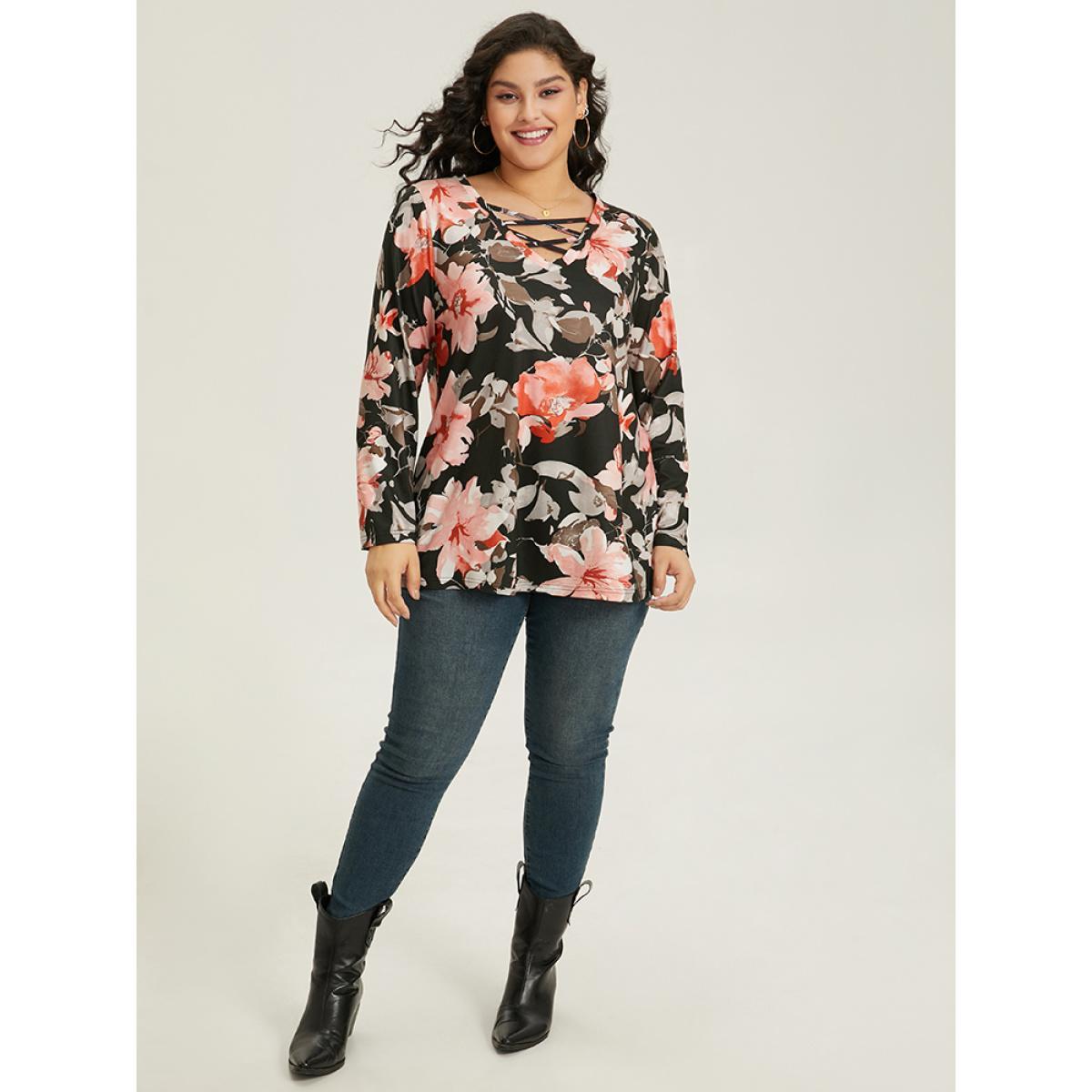 Plus Size Floral Print Crisscross V Neck T-shirt Black Women Casual Printed Floral V-neck Dailywear T-shirts BloomChic 28/5X Product Image