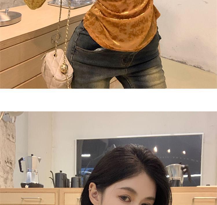 Long-Sleeve V-Neck Jacquard Ruched Slim Fit Crop Top Product Image