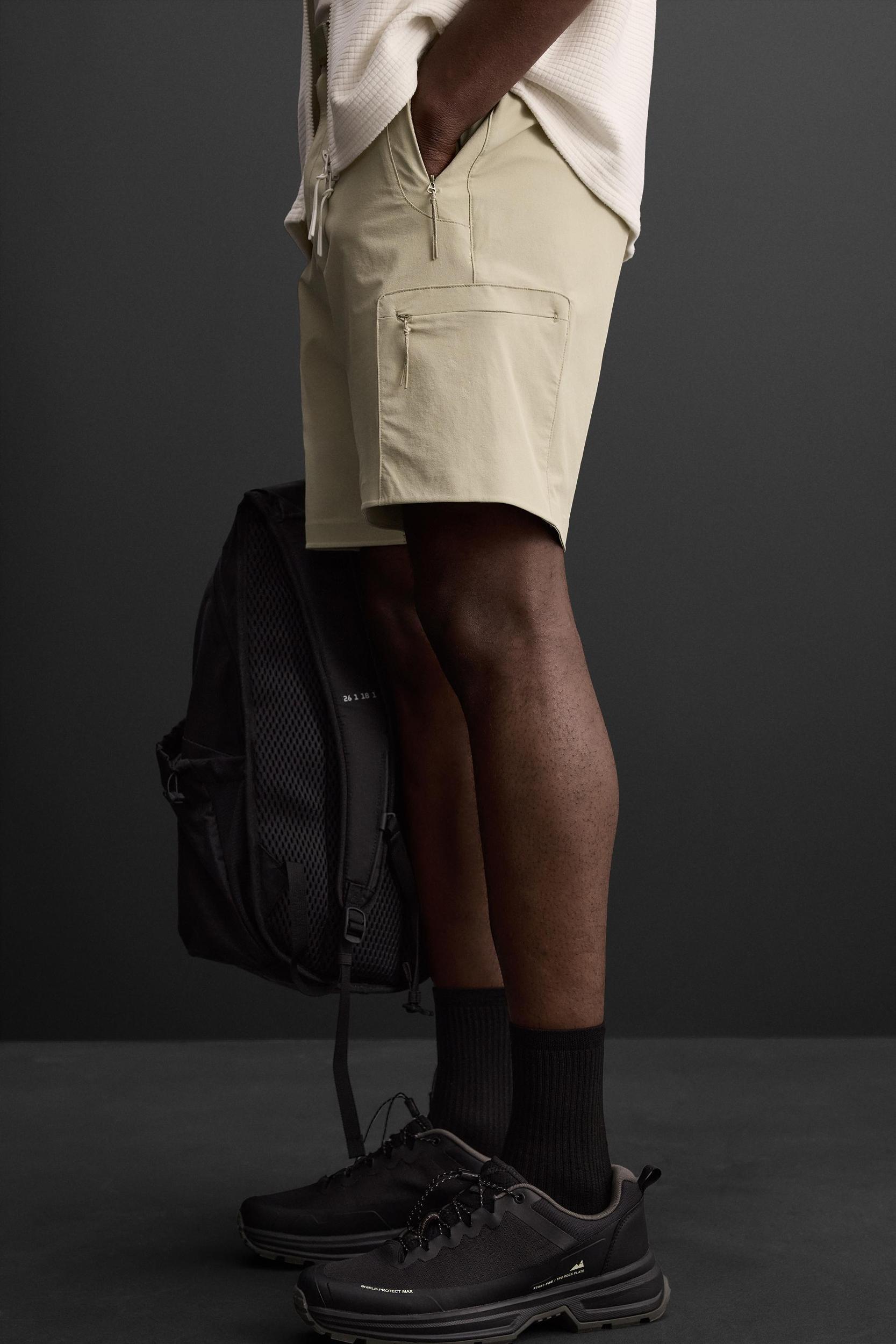 TREKKING CARGO SHORTS Product Image
