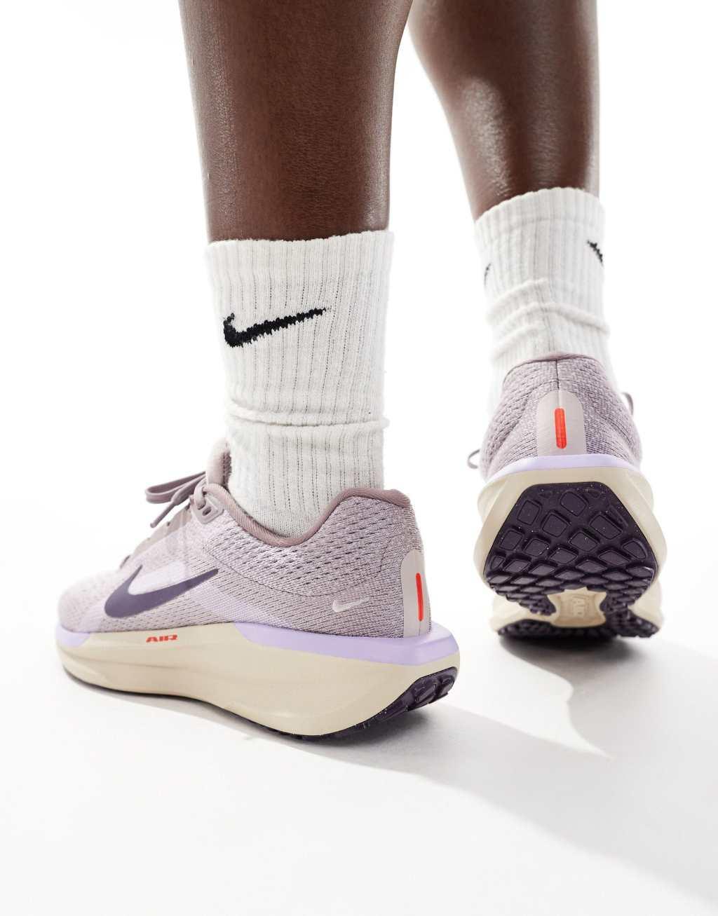 Nike Winflo 11 sneakers in light purple Product Image