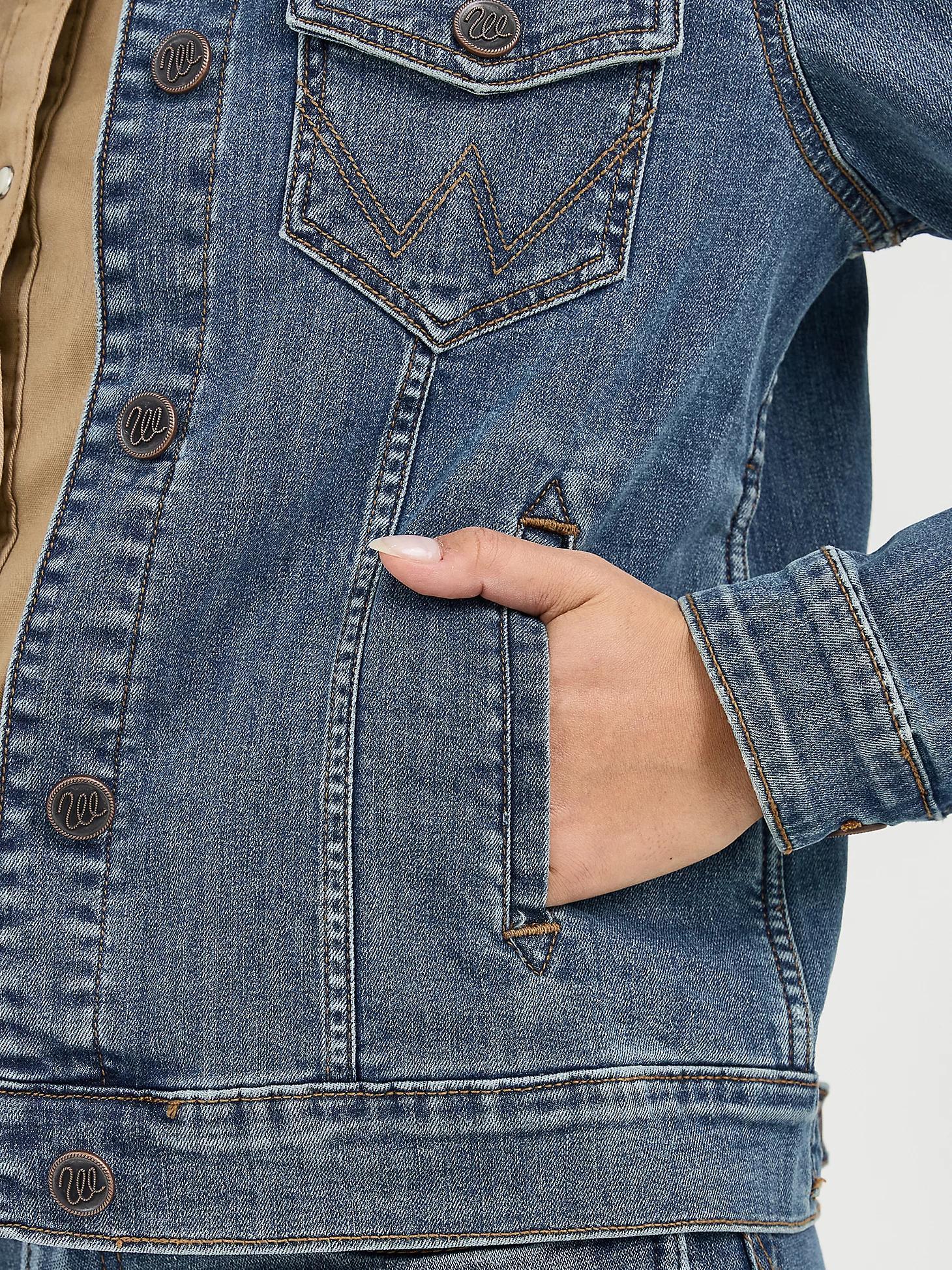 Women's Long Sleeve Classic Fit Denim Jacket | Women's JACKETS & OUTERWEAR | Wrangler® Product Image