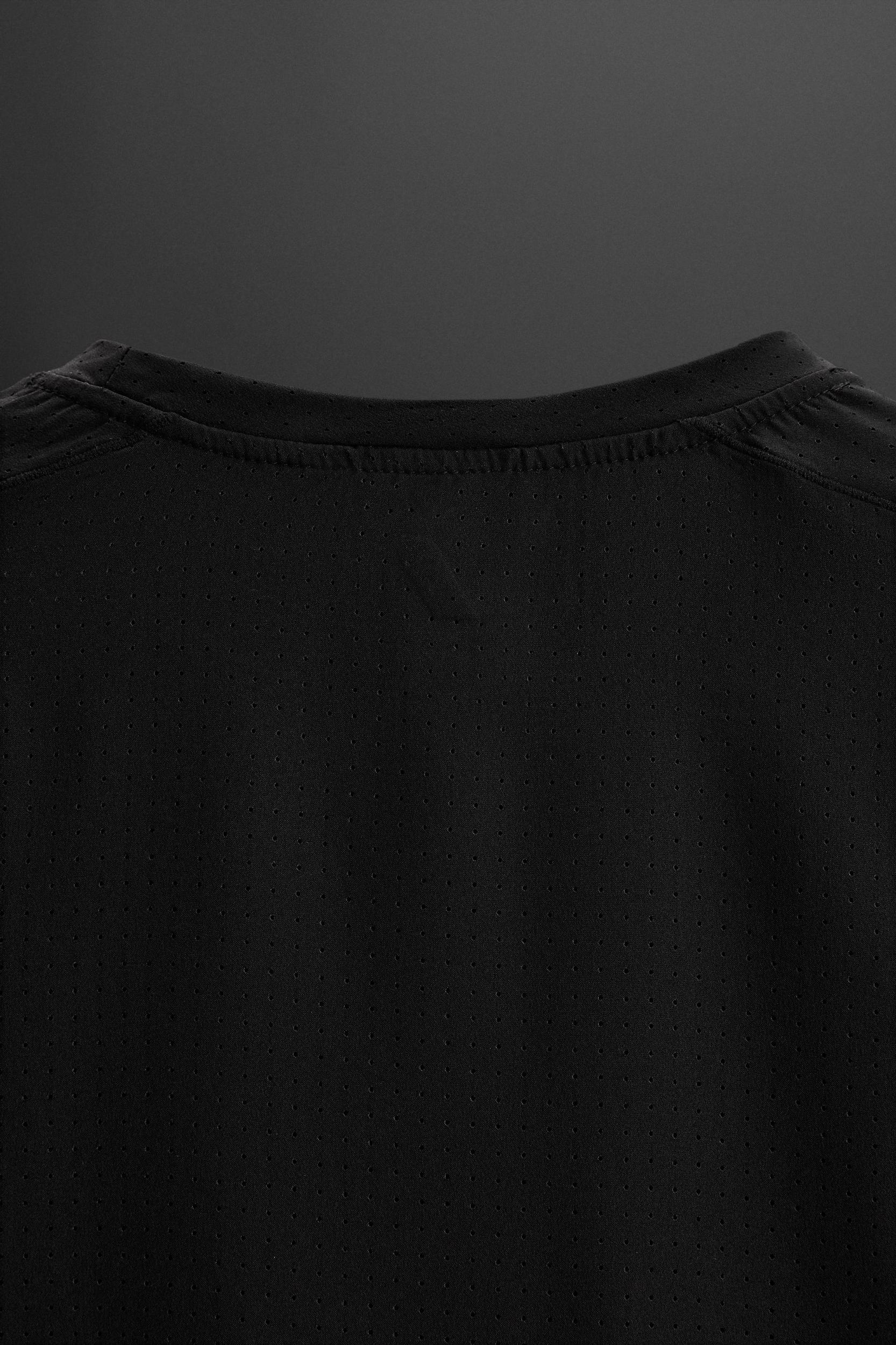 LONG SLEEVE PERFORATED T-SHIRT Product Image