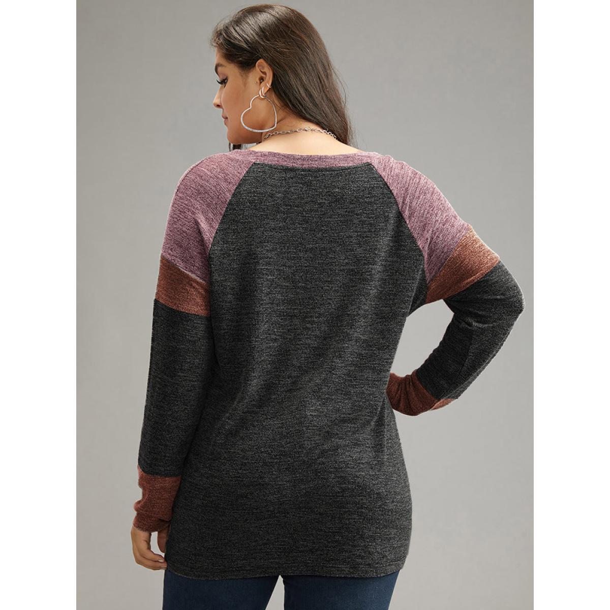 Plus Size Contrast Pocket Raglan Sleeve T-shirt DimGray Women Casual Contrast Plain V-neck Dailywear T-shirts BloomChic 18-20/2X Product Image