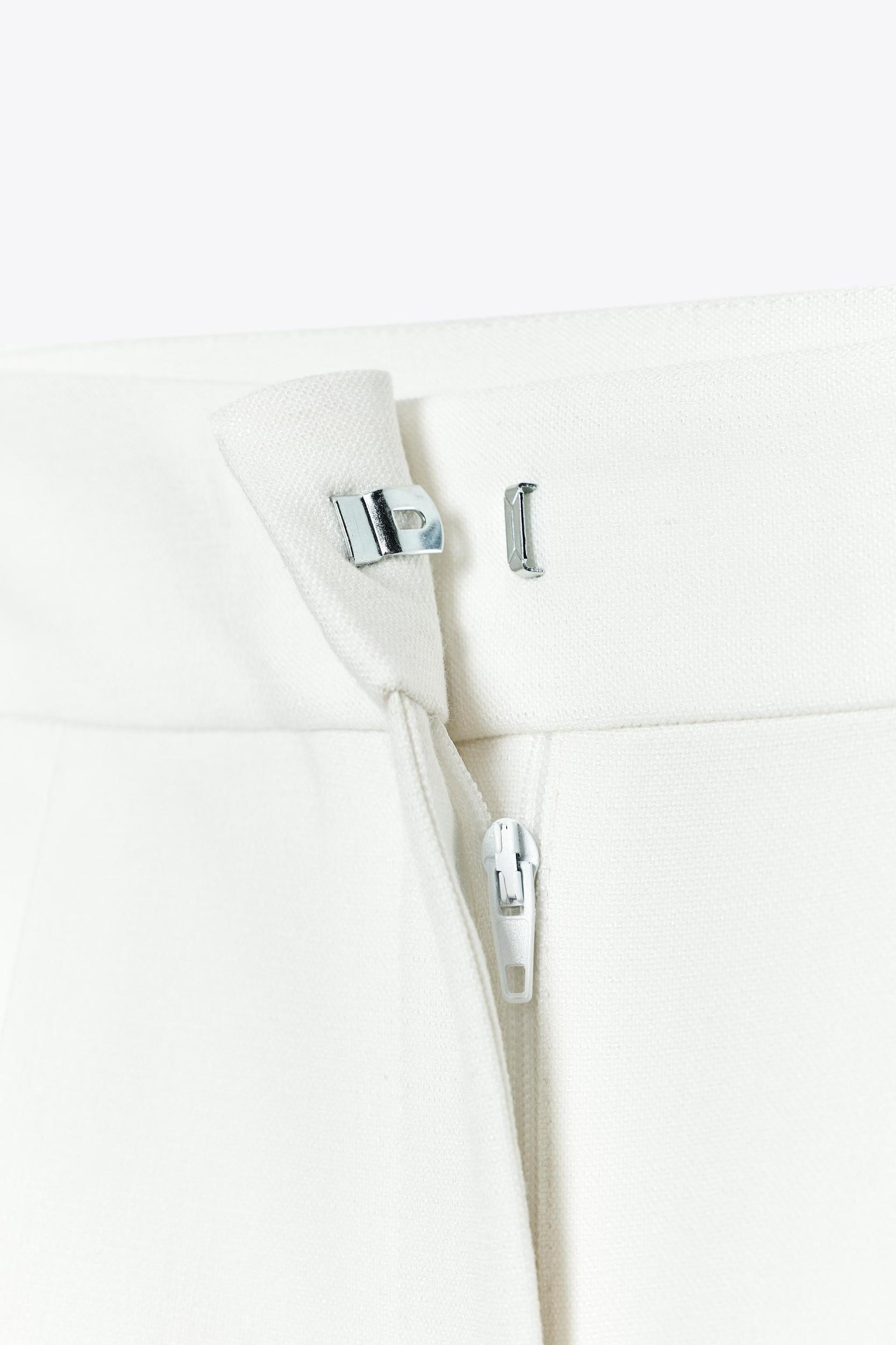 HIGH-WAISTED PLEATED SHORTS Product Image