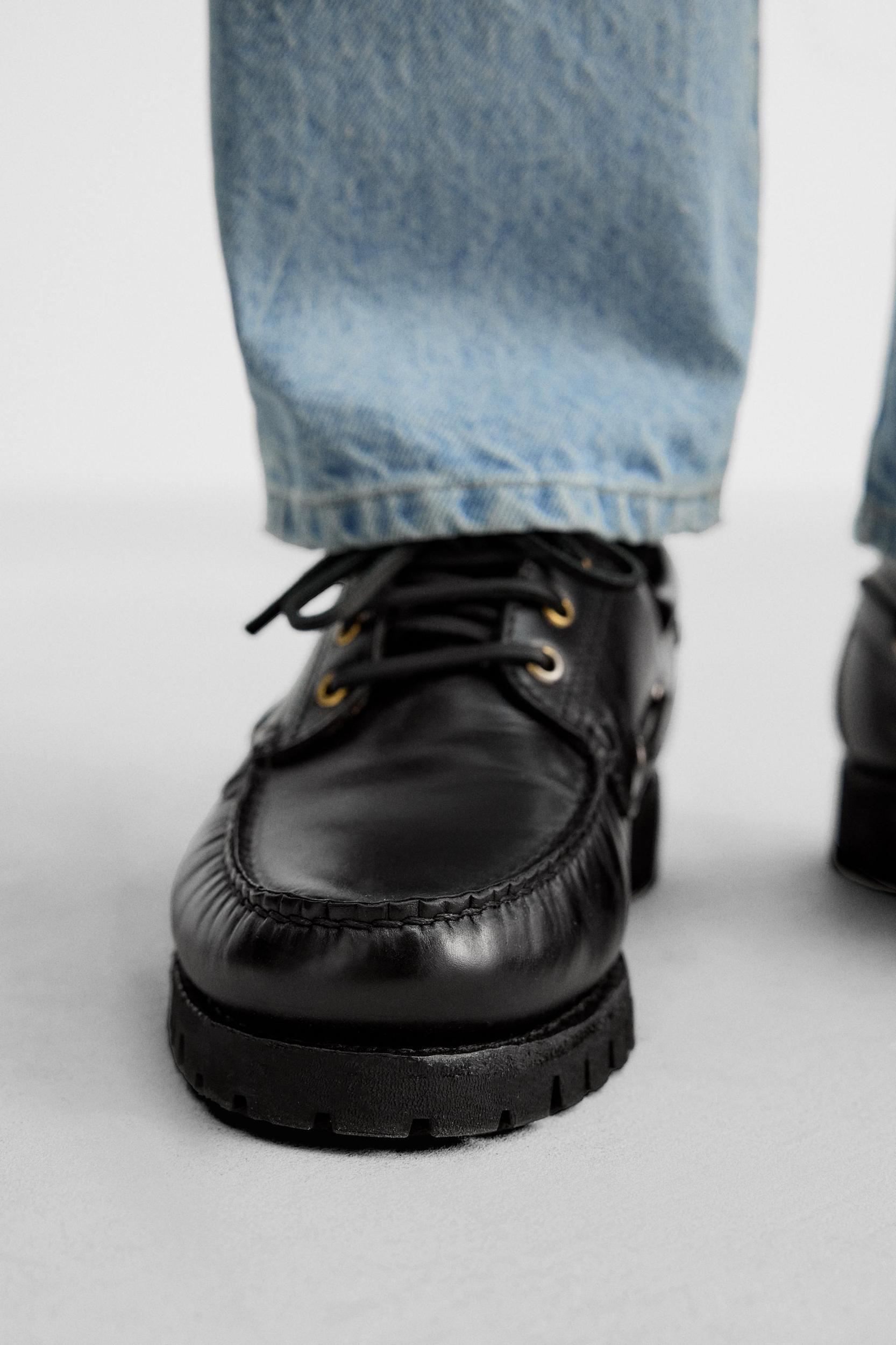 LEATHER DECK SHOES Product Image