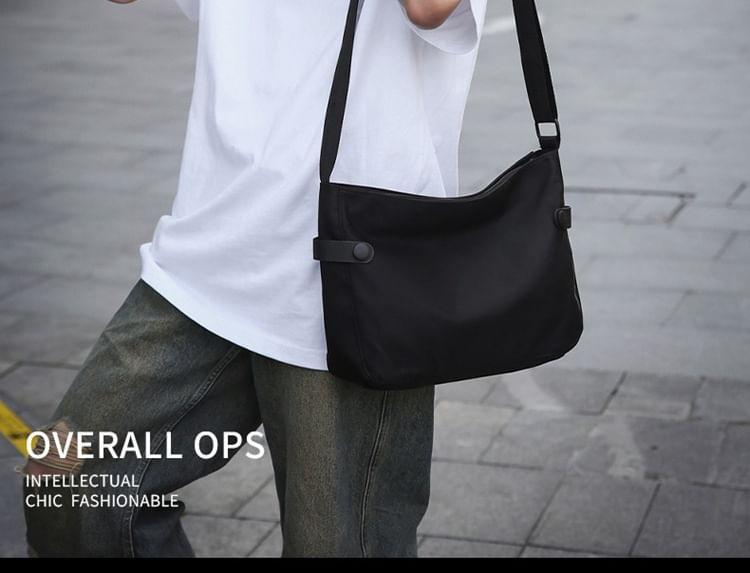 Plain Crossbody Bag Product Image