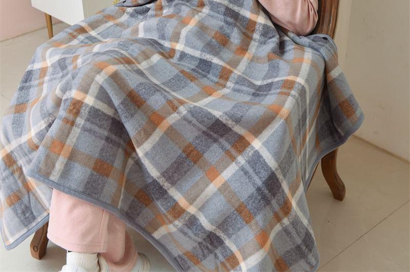 Print Flannel Cape (Various Designs) Product Image