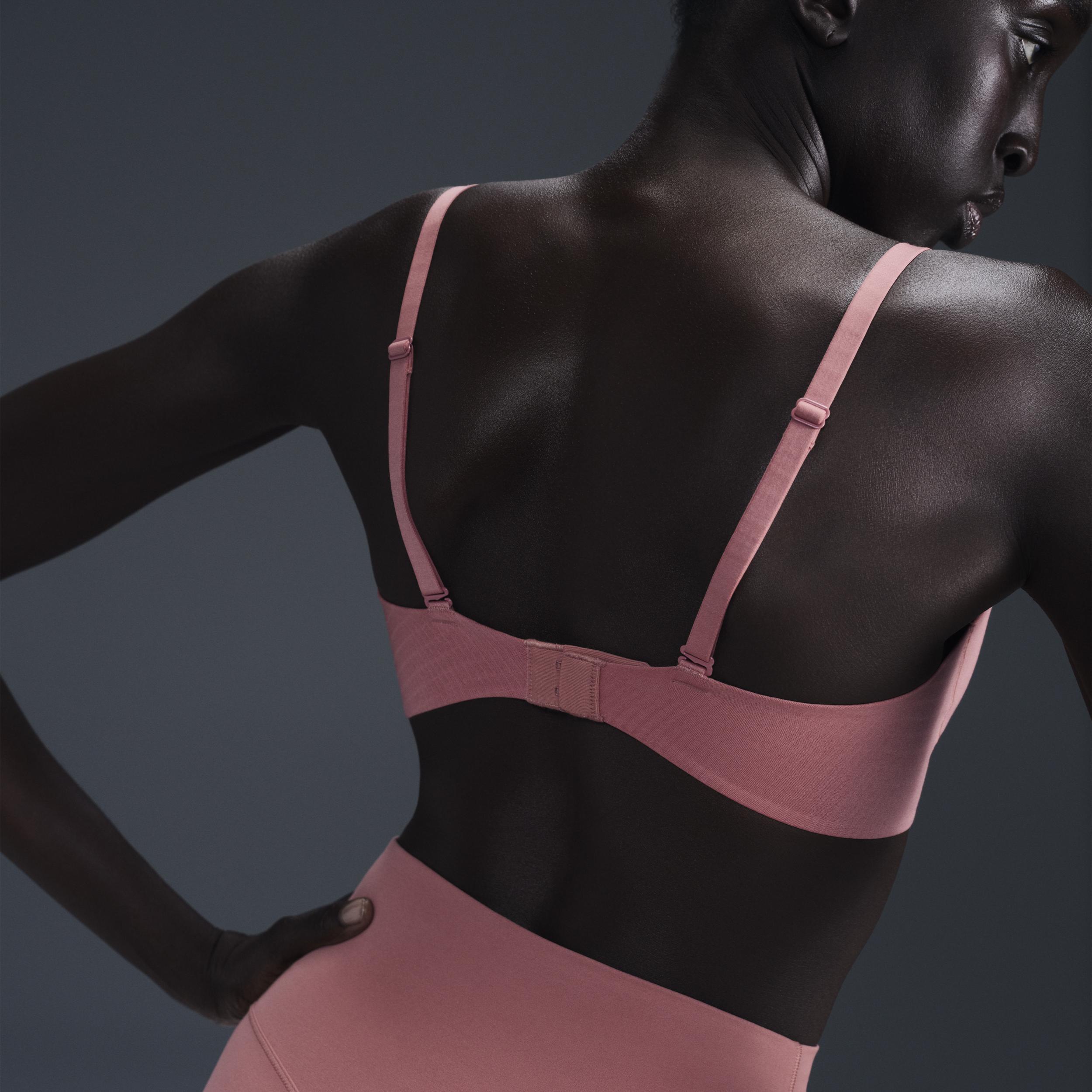 Nike Alate Minimalist Women's Light-Support Padded Convertible Sports Bra Product Image