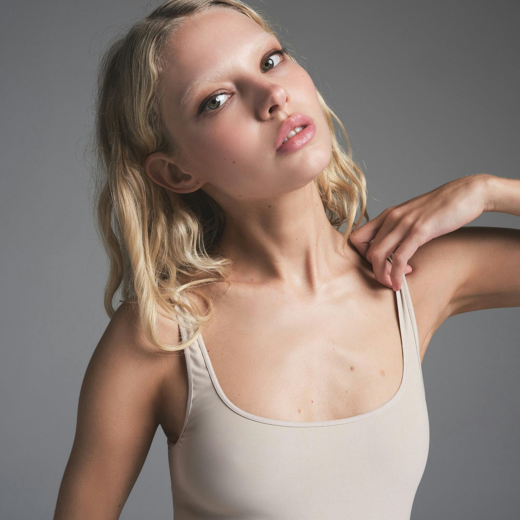 SOFT SMOOTHING SEAMLESS CATSUIT | STONE Product Image