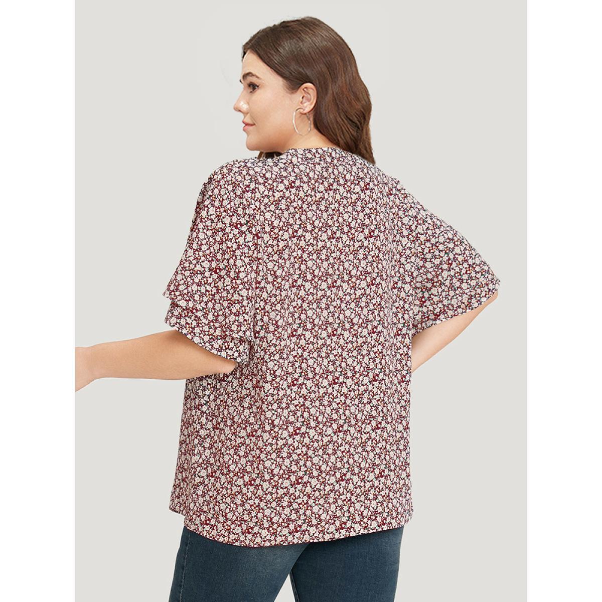 Plus Size Scarlet Ditsy Floral Notched Flutter Sleeve Blouse Women Elegant Short sleeve Notched collar Dailywear Blouses BloomChic 18-20/2X Product Image