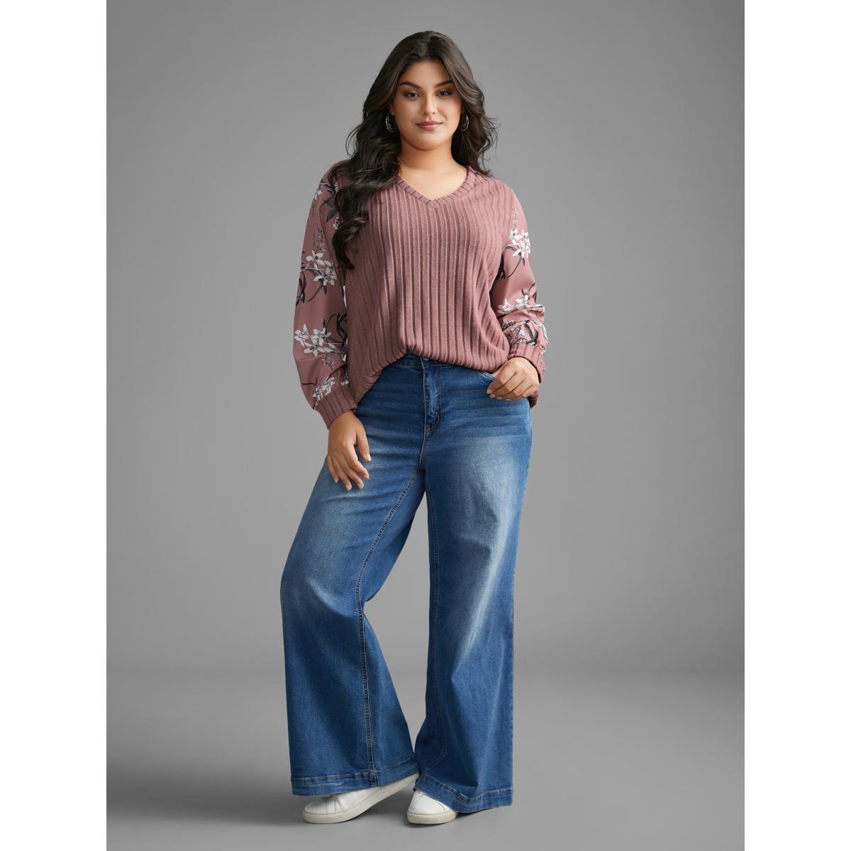Plus Size V Neck Floral Patchwork Pit Strip T-shirt DustyPink Women Casual Texture Natural Flowers V-neck Loose Everyday T-shirts BloomChic 28/5X Product Image