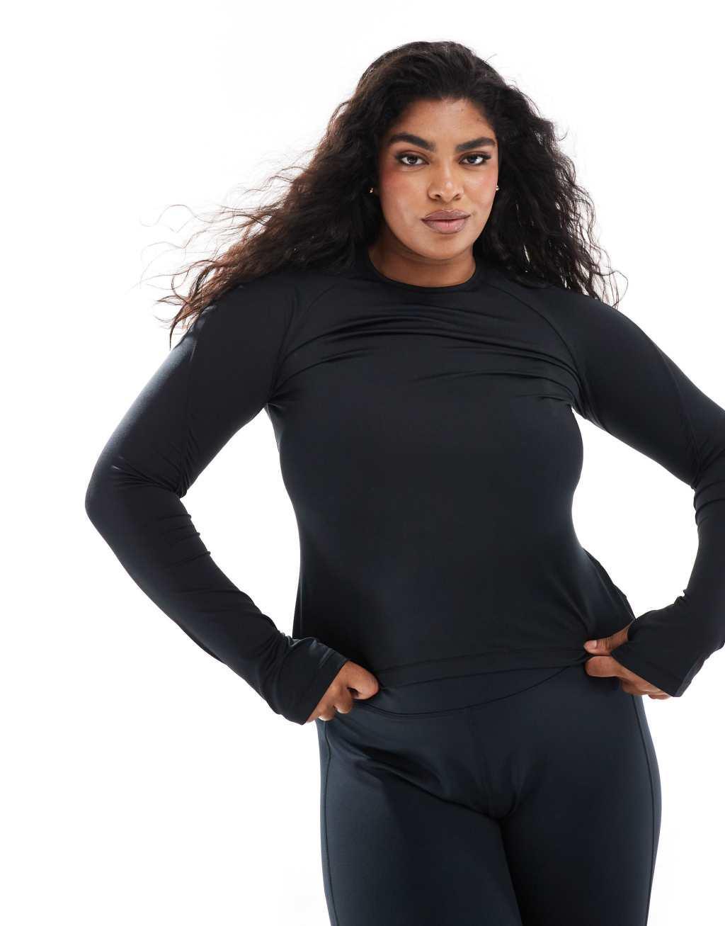 4505 Curve Icon slim fit active long sleeve top in black  Product Image