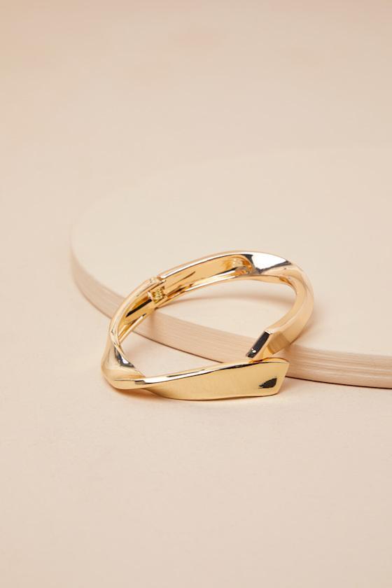 Bold Mode Gold Twisted Cuff Bracelet Product Image