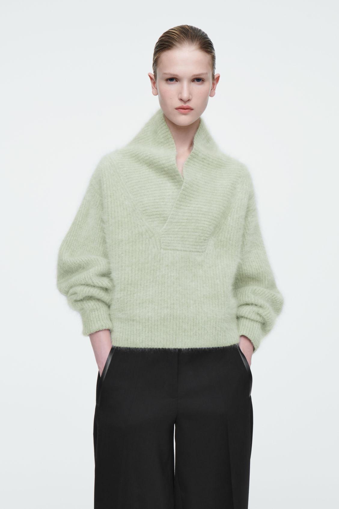 THE FUNNEL-NECK BRUSHED-CASHMERE SWEATER Product Image