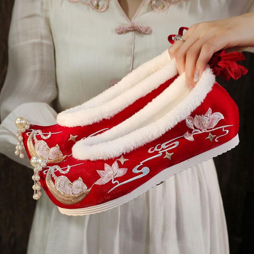 Embroidered Fleece Trim Flats Product Image