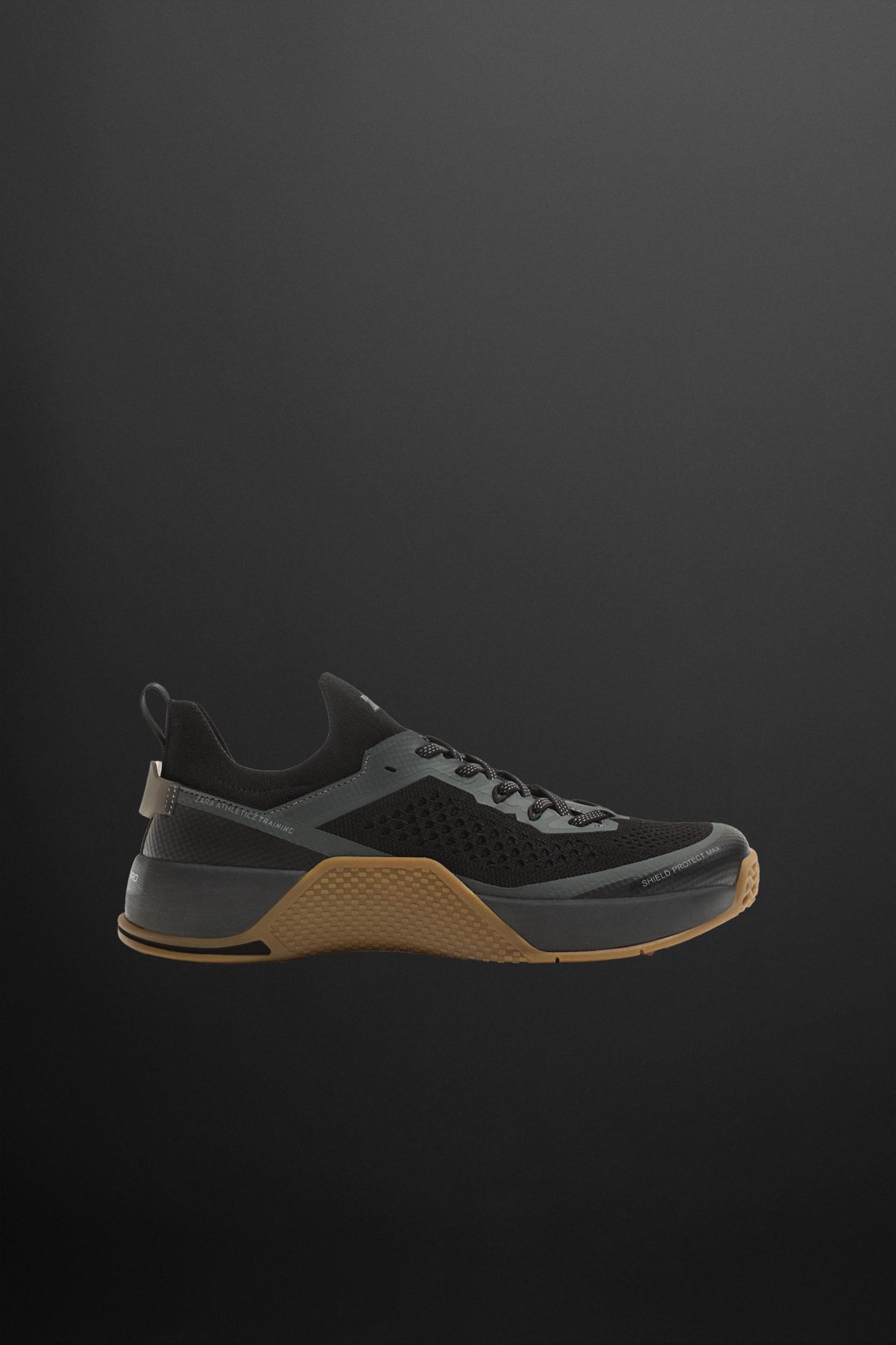 TRAINING SHOE Product Image