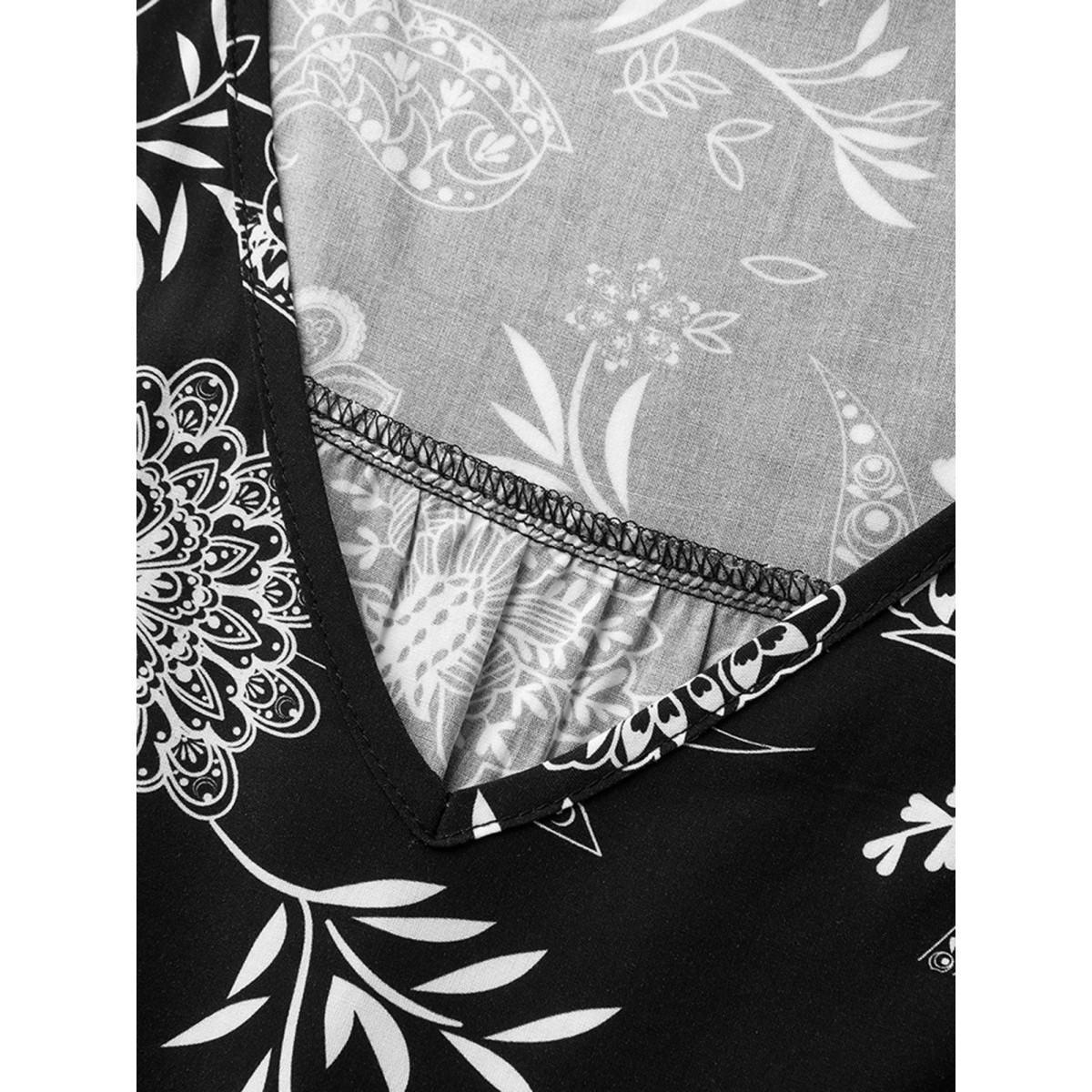 Plus Size Boho Floral V-Neck Tank Top Women Black Contrast V-neck Vacation Tank Tops Camis BloomChic 30/6X Product Image