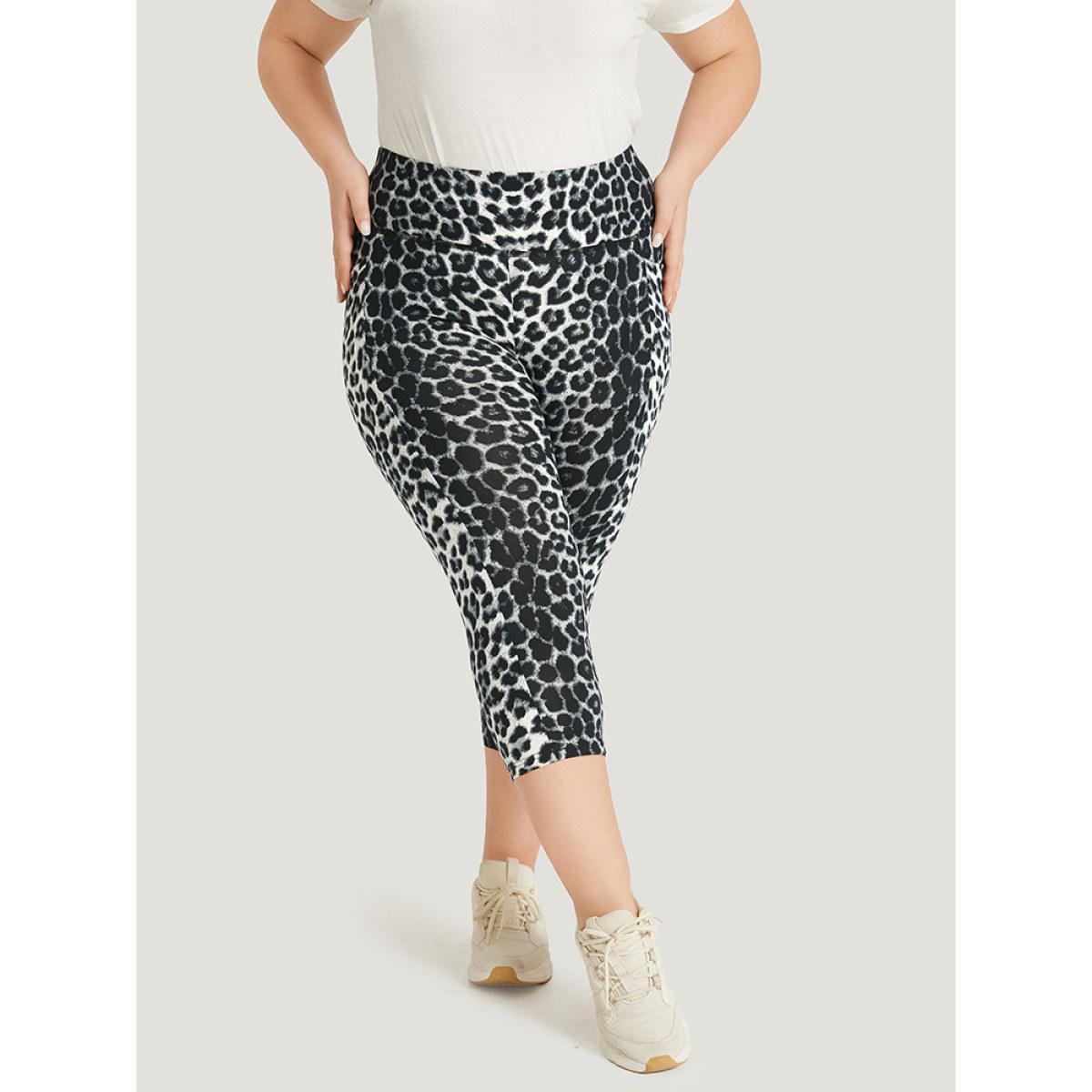 Plus Size Leopard Print Pocket Side Cropped Leggings Women Multicolor Casual High stretch Skinny High Rise Dailywear Leggings BloomChic 28/5X Product Image