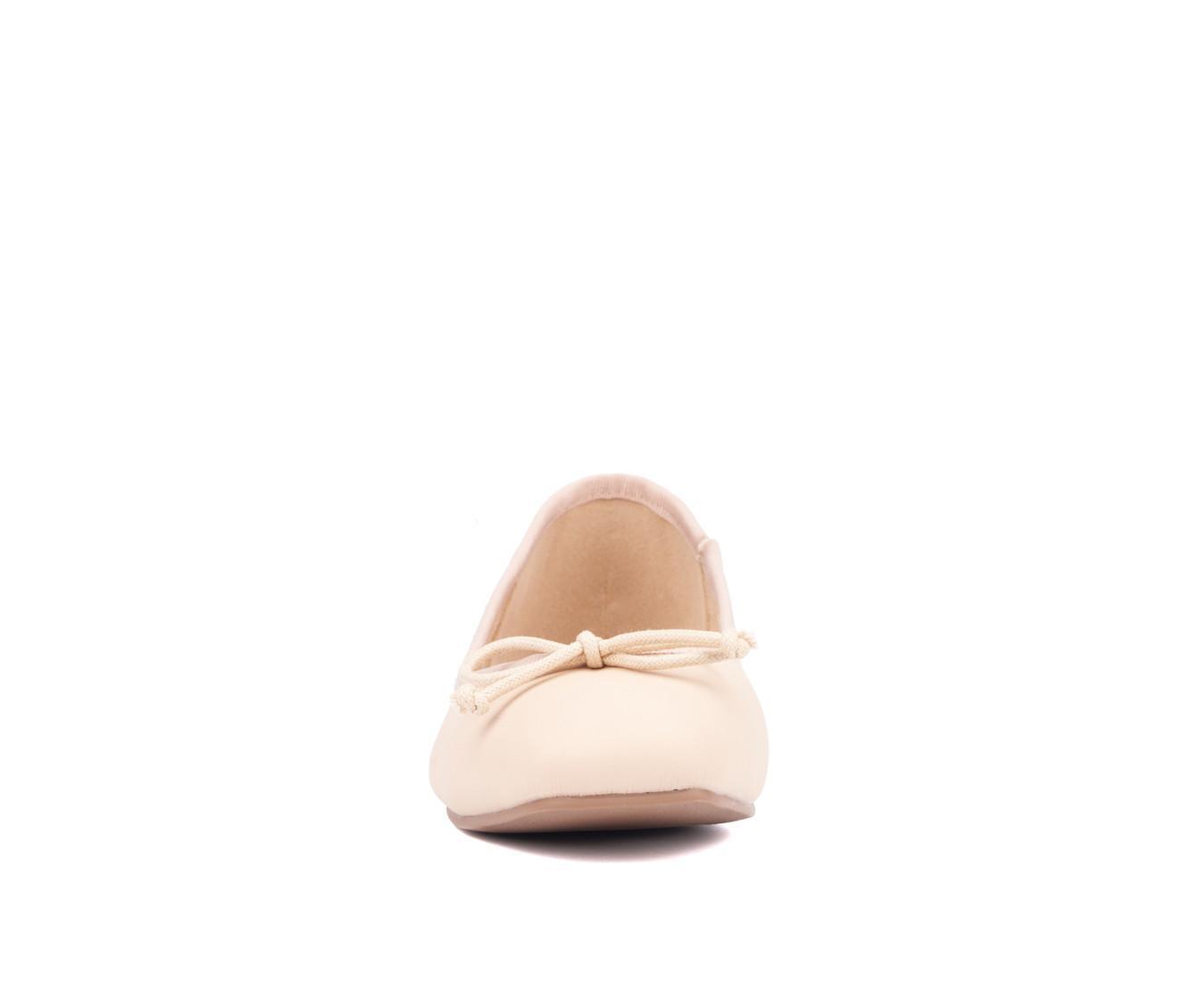 Women's New York and Company Paulina Flats Product Image