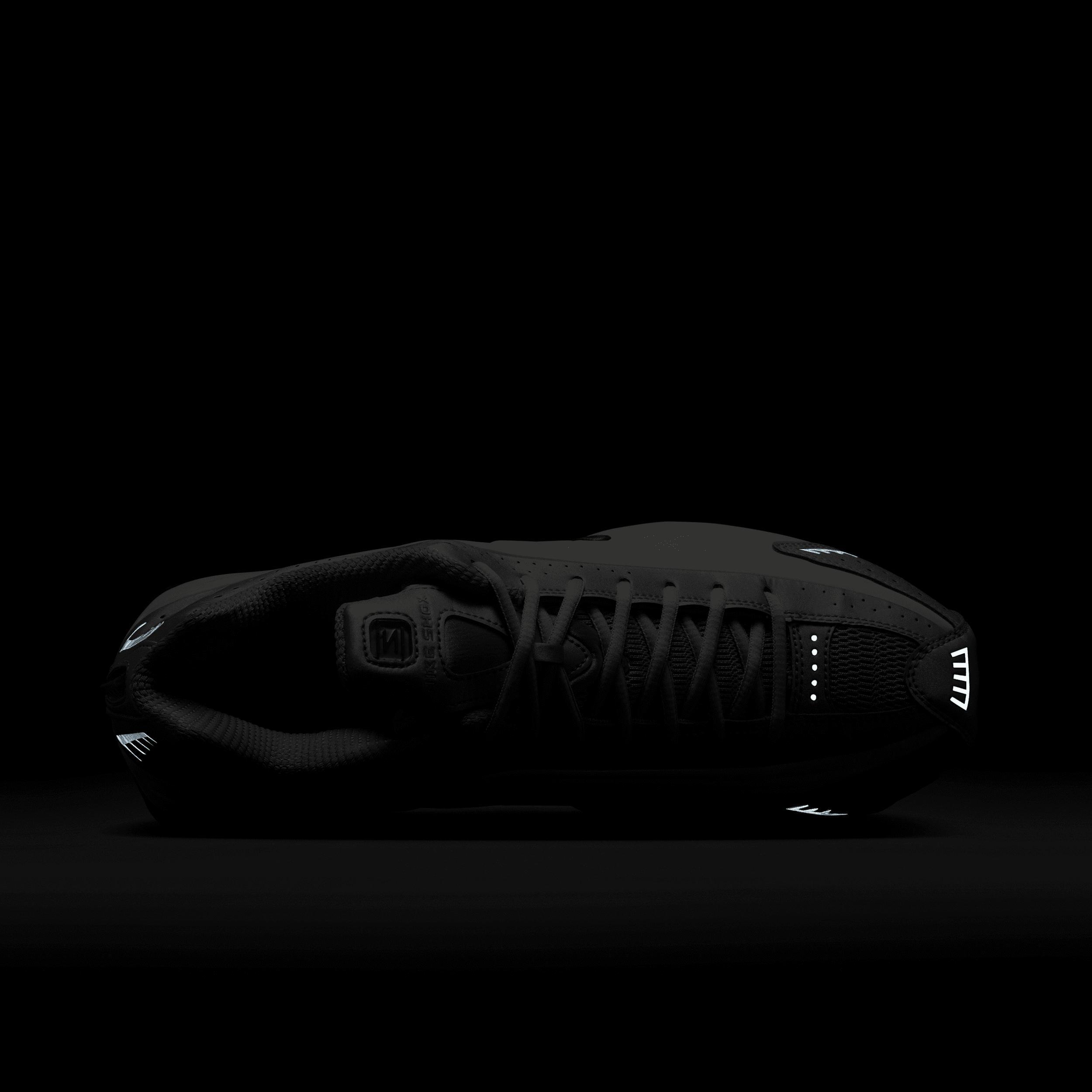 Nike Men's Shox R4 Shoes Product Image