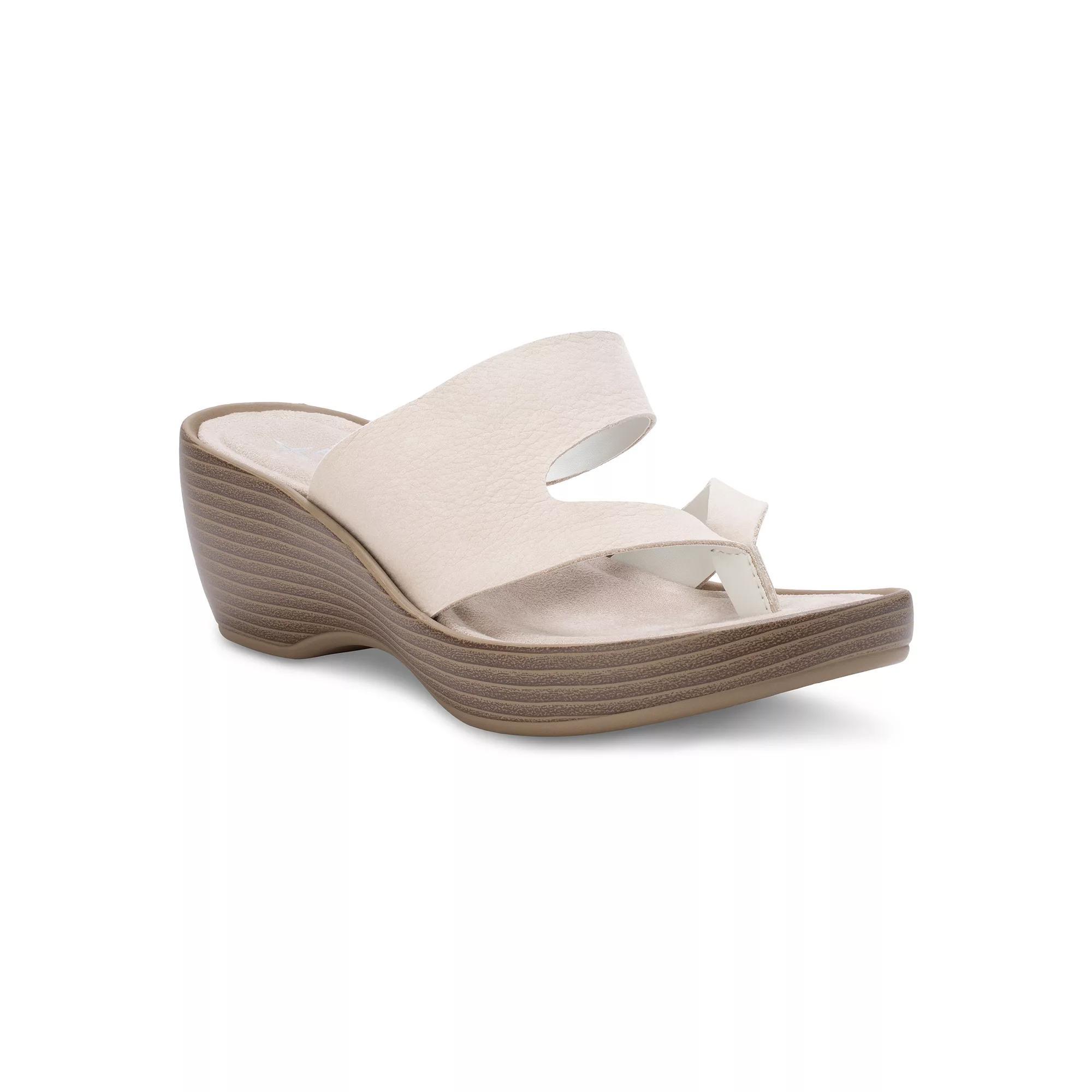 Eastland Laurel Womens Thong Sandals Product Image